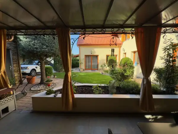 Eladó családi ház, Szentendre 5 szoba 240 m² 254.7 M Ft